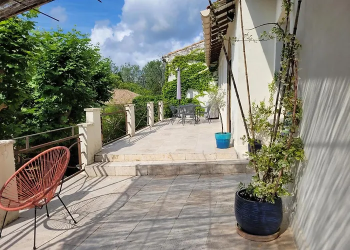 Mas Tareau D'hote La Goyaw 3* Beaucaire (Gard)
